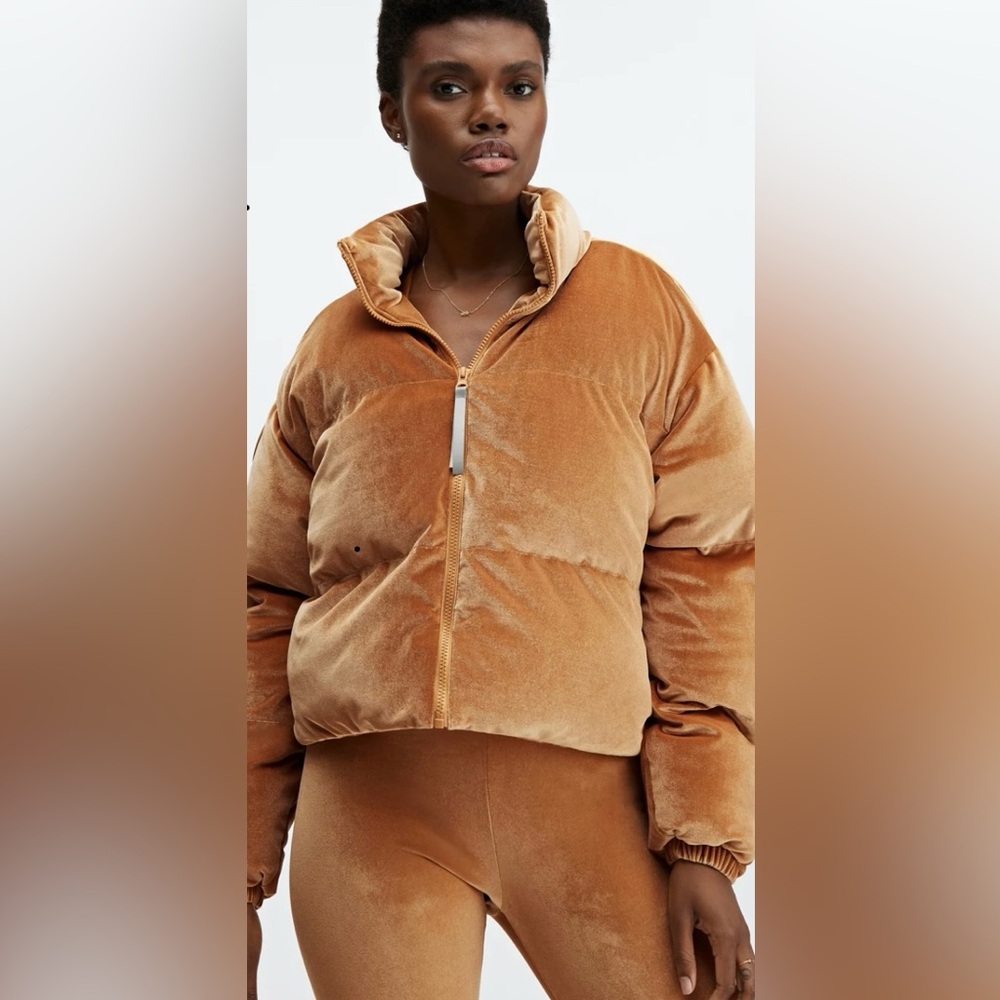 New With Tags - Fabletics 'Wander' Velour Puffer Jacket - Sz L